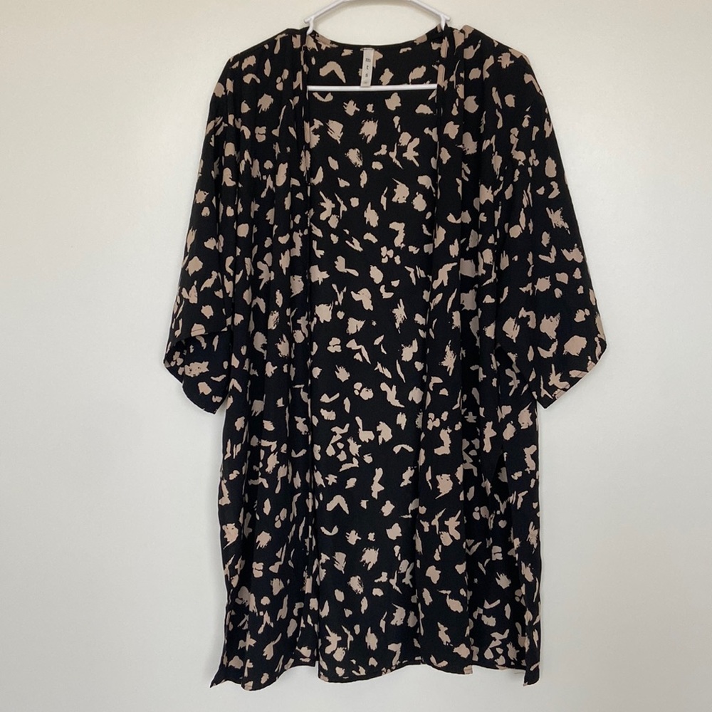 Super cute lightweight top layer  - size M